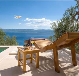 2 bedroom villa with pool and sea views in Bol, Brač Island, sleeps 4